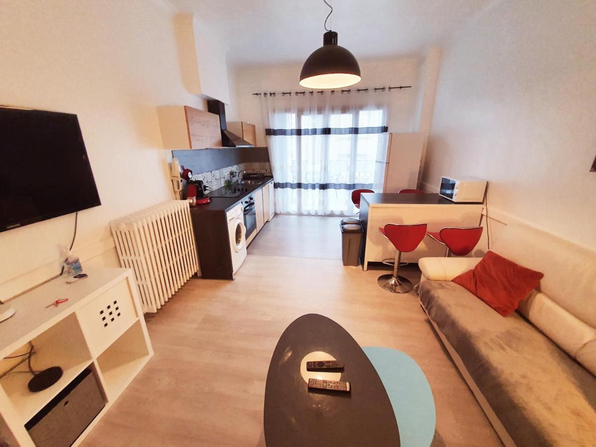 Grand T3 Avec Terrasse Centre Ville Bellac Exterior foto
